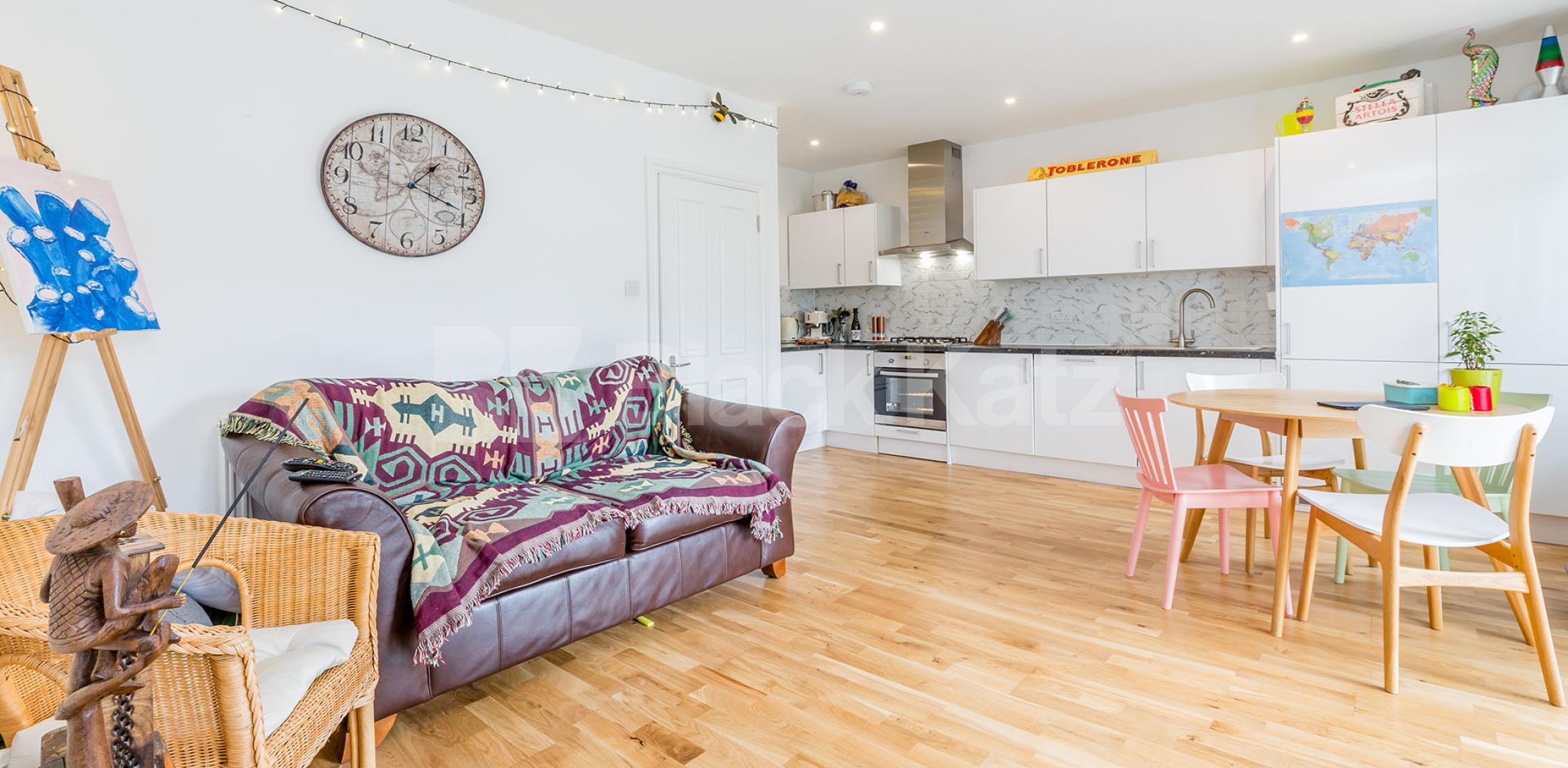 			MUST SEE NEAR HIGHGATE VILLAGE!, 2 Bedroom, 2 bath, 1 reception Apartment			 Hornsey Lane, HIGHGATE