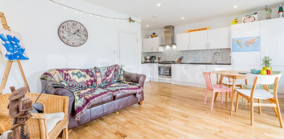 			MUST SEE NEAR HIGHGATE VILLAGE!, 2 Bedroom, 2 bath, 1 reception Apartment			 Hornsey Lane, HIGHGATE