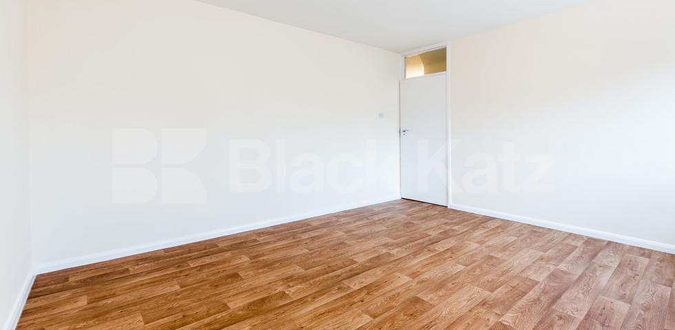 			New Instruction In Heart Of Crouch End !, 3 Bedroom, 1 bath, 1 reception Flat			 Lynton Road , Crouch End