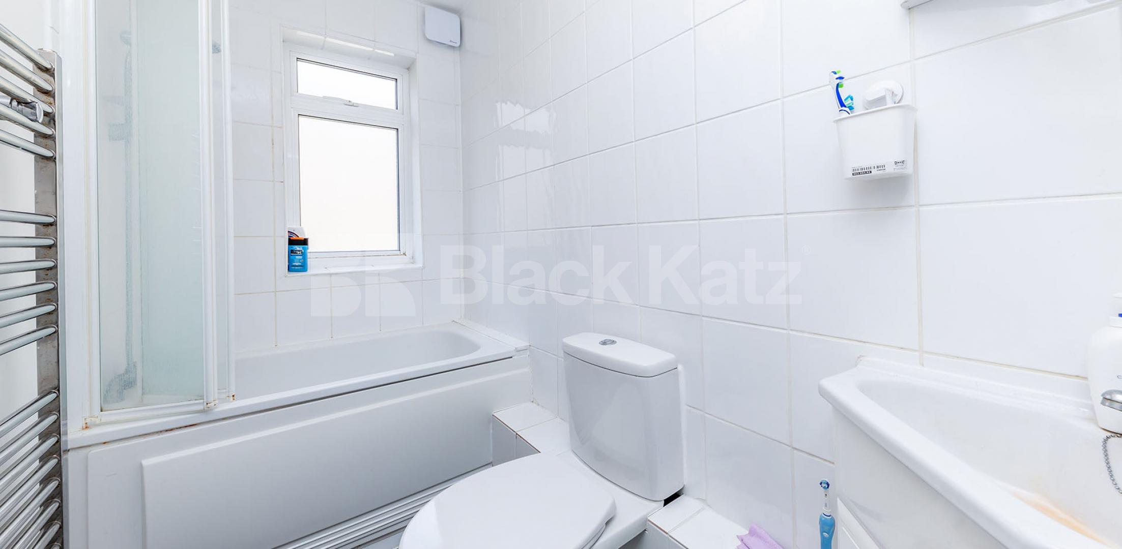 			LOCATION LOCATION LOCATION !!!, 1 Bedroom, 1 bath, 1 reception Flat			 Manningford Close, ANGEL EC1V