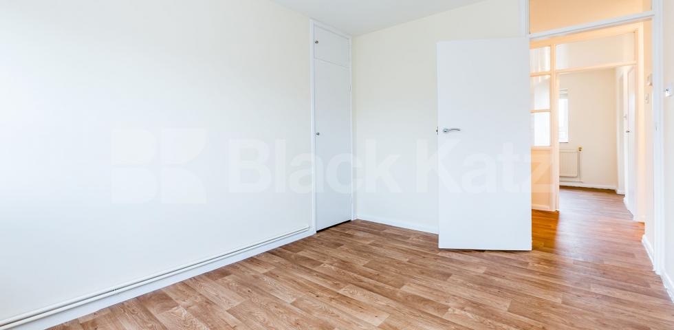 			New Instruction In Heart Of Crouch End !, 3 Bedroom, 1 bath, 1 reception Flat			 Lynton Road , Crouch End