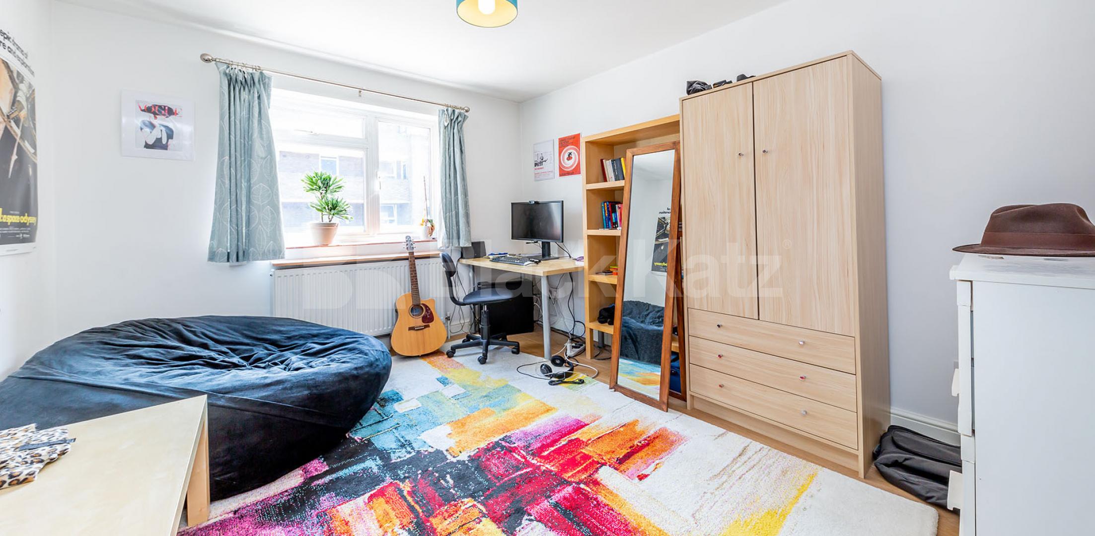 			LOCATION LOCATION LOCATION !!!, 1 Bedroom, 1 bath, 1 reception Flat			 Manningford Close, ANGEL EC1V