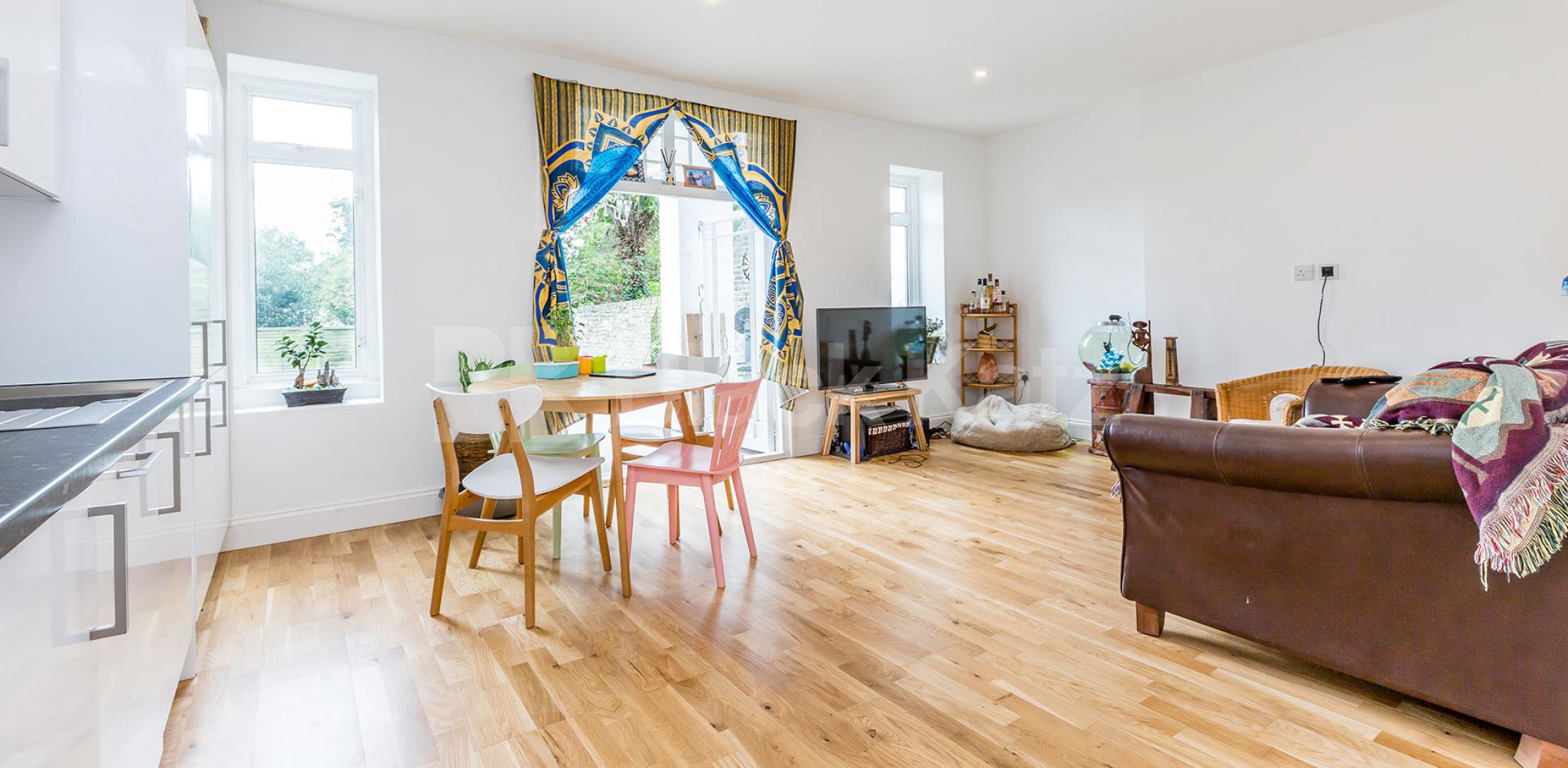 			MUST SEE NEAR HIGHGATE VILLAGE!, 2 Bedroom, 2 bath, 1 reception Apartment			 Hornsey Lane, HIGHGATE