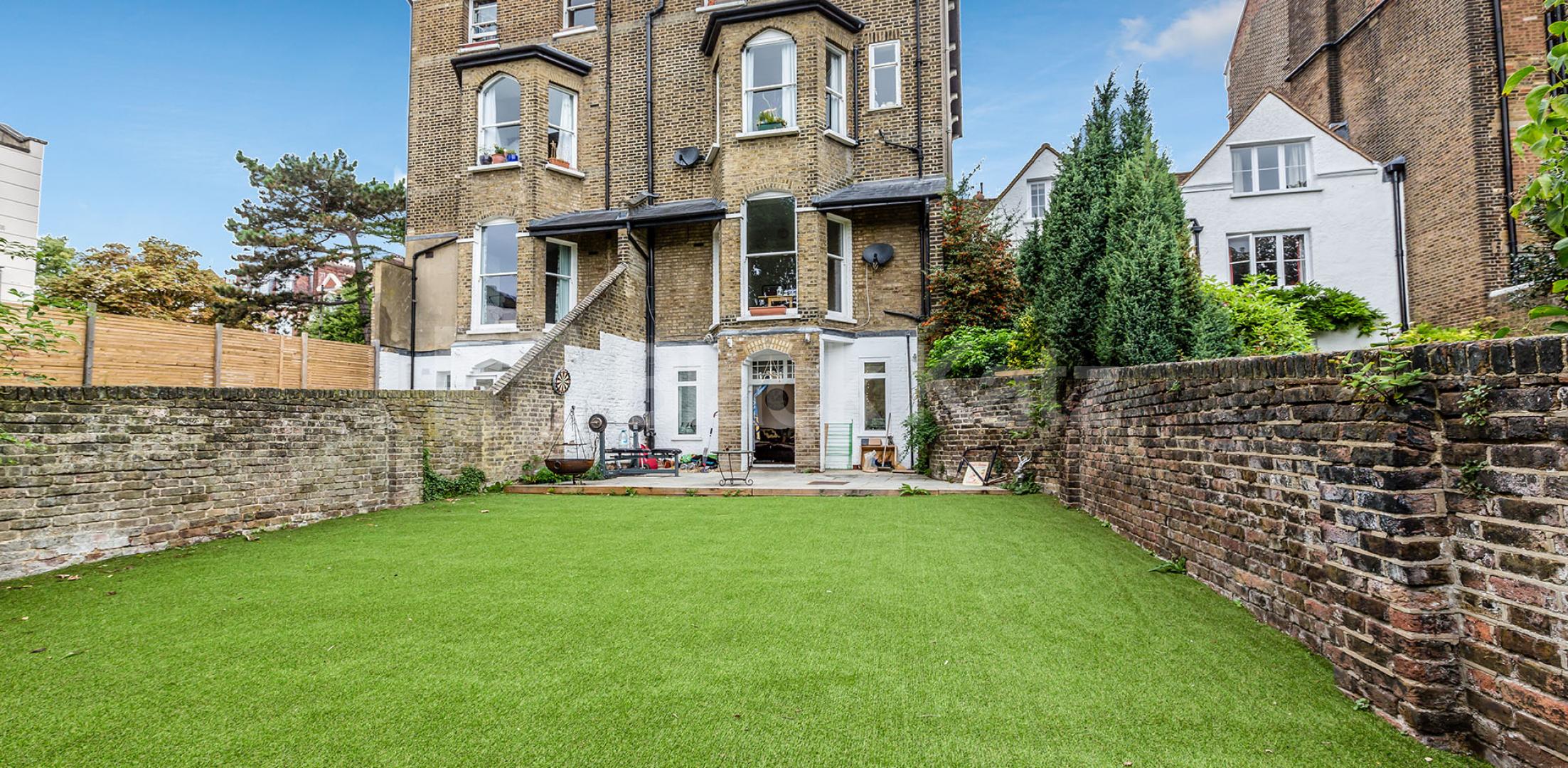 			MUST SEE NEAR HIGHGATE VILLAGE!, 2 Bedroom, 2 bath, 1 reception Apartment			 Hornsey Lane, HIGHGATE