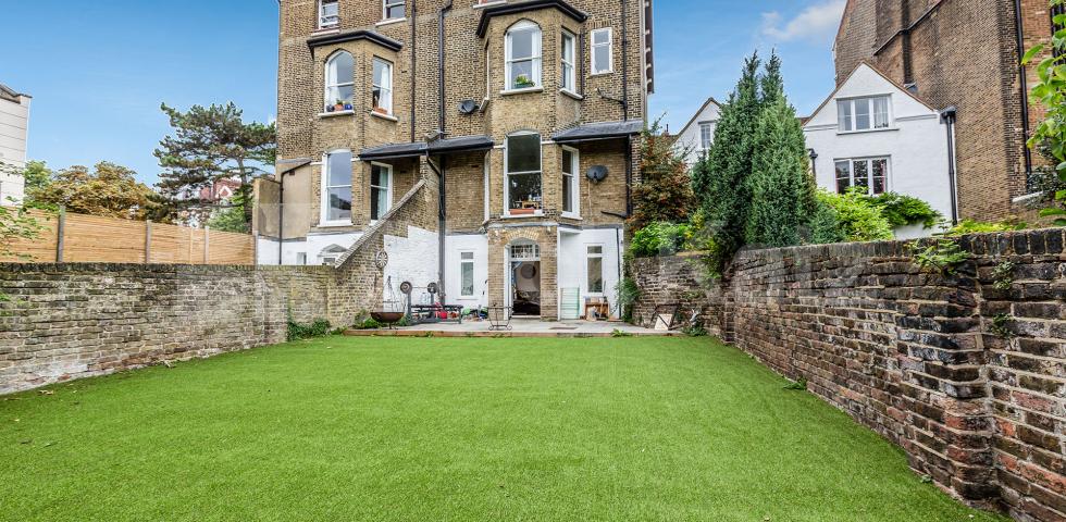 			MUST SEE NEAR HIGHGATE VILLAGE!, 2 Bedroom, 2 bath, 1 reception Apartment			 Hornsey Lane, HIGHGATE