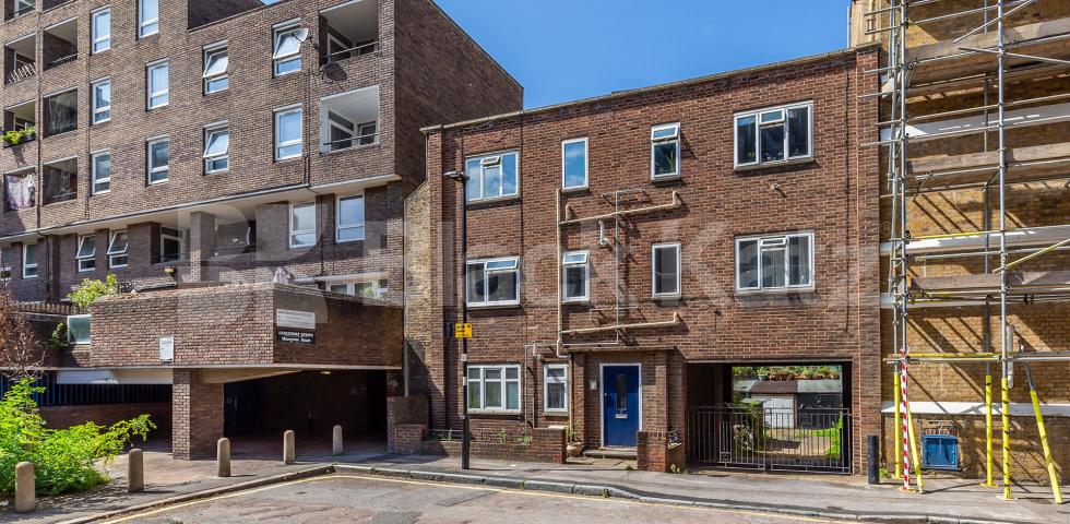 			LOCATION LOCATION LOCATION !!!, 1 Bedroom, 1 bath, 1 reception Flat			 Manningford Close, ANGEL EC1V