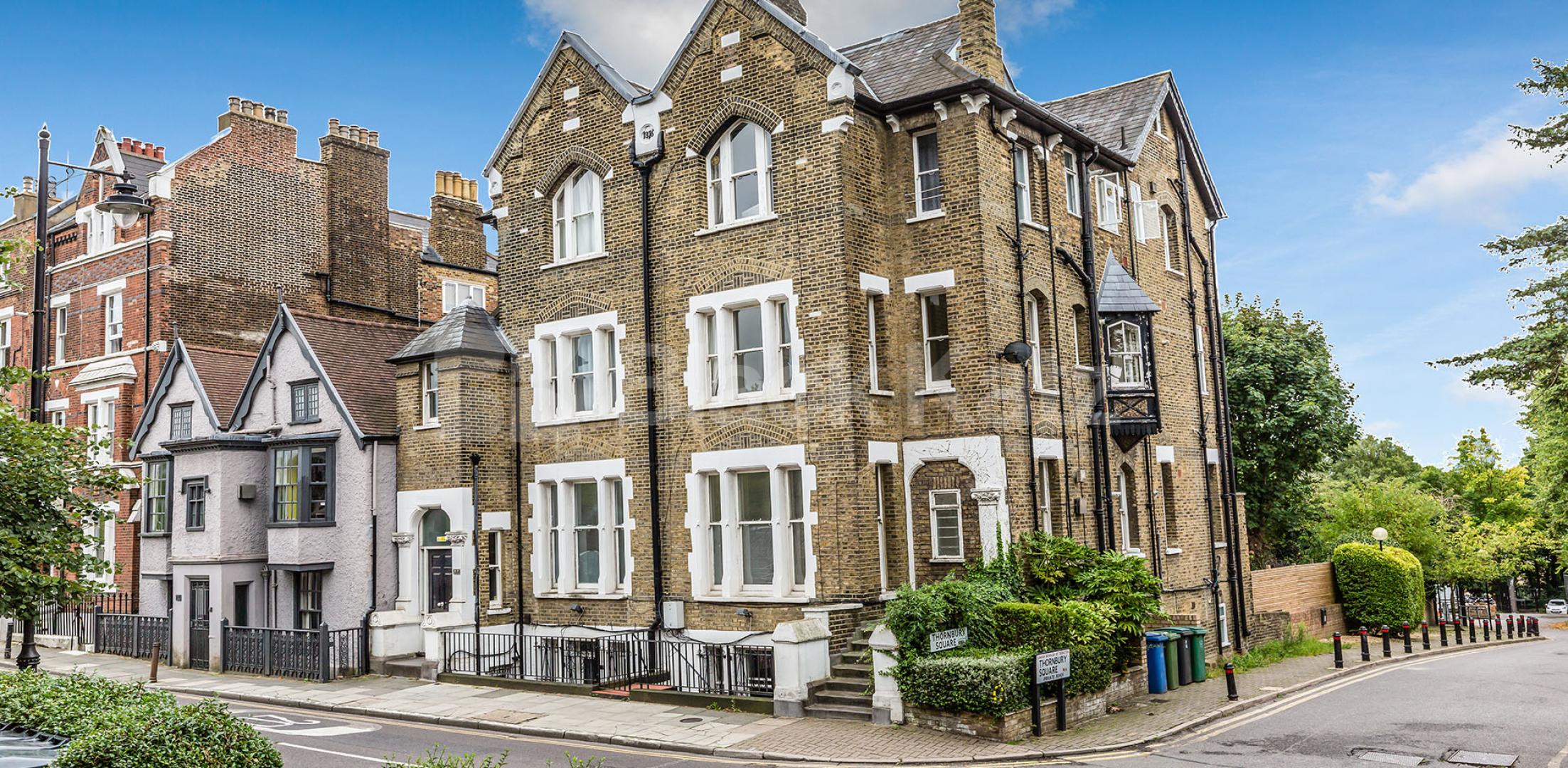 			MUST SEE NEAR HIGHGATE VILLAGE!, 2 Bedroom, 2 bath, 1 reception Apartment			 Hornsey Lane, HIGHGATE