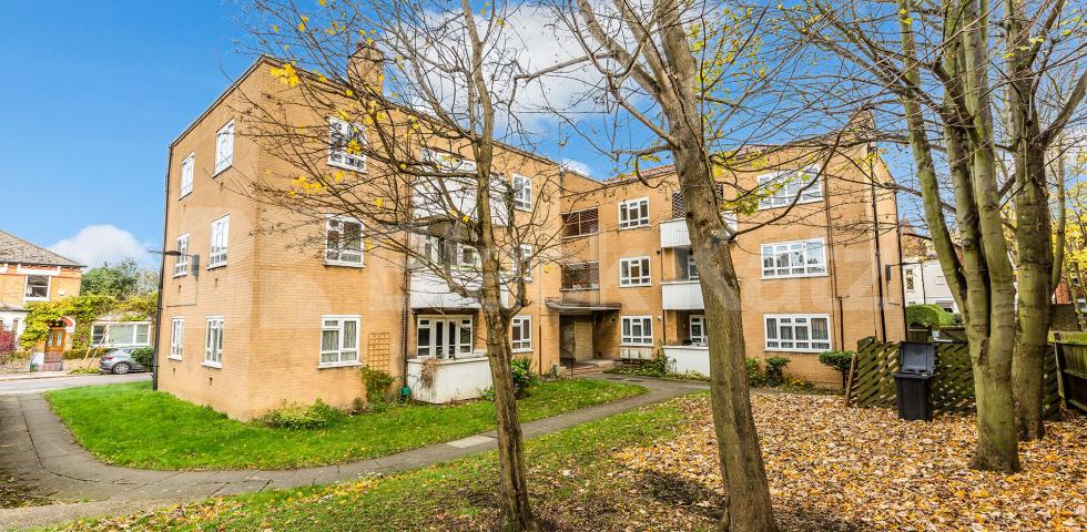 			New Instruction In Heart Of Crouch End !, 3 Bedroom, 1 bath, 1 reception Flat			 Lynton Road , Crouch End