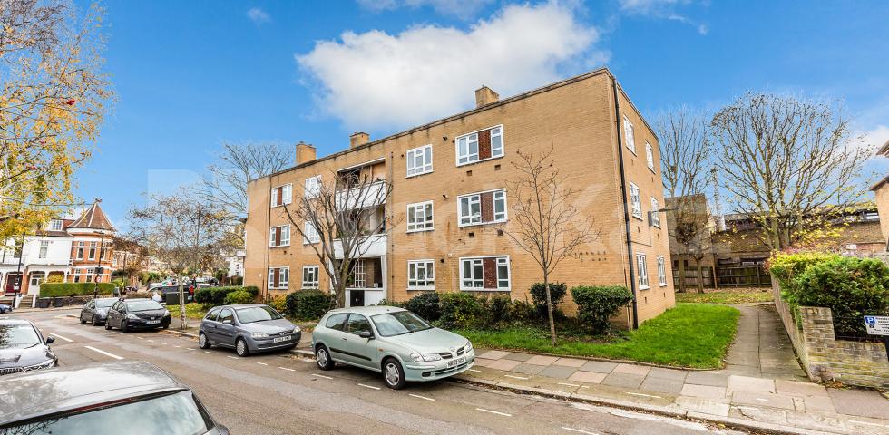 			New Instruction In Heart Of Crouch End !, 3 Bedroom, 1 bath, 1 reception Flat			 Lynton Road , Crouch End