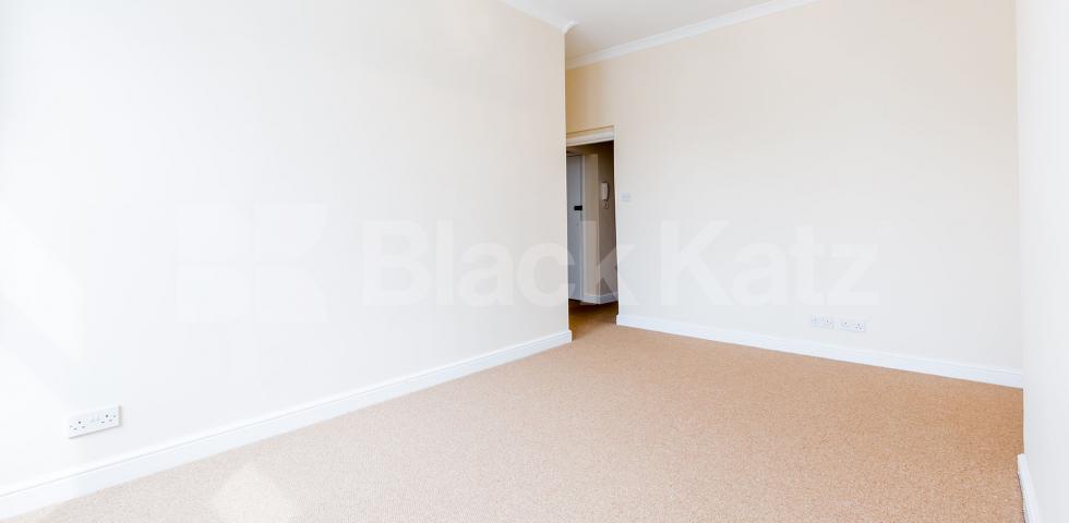 			2 Bedroom, 1 bath, 1 reception Flat			 Ferme Park road, Crouch End