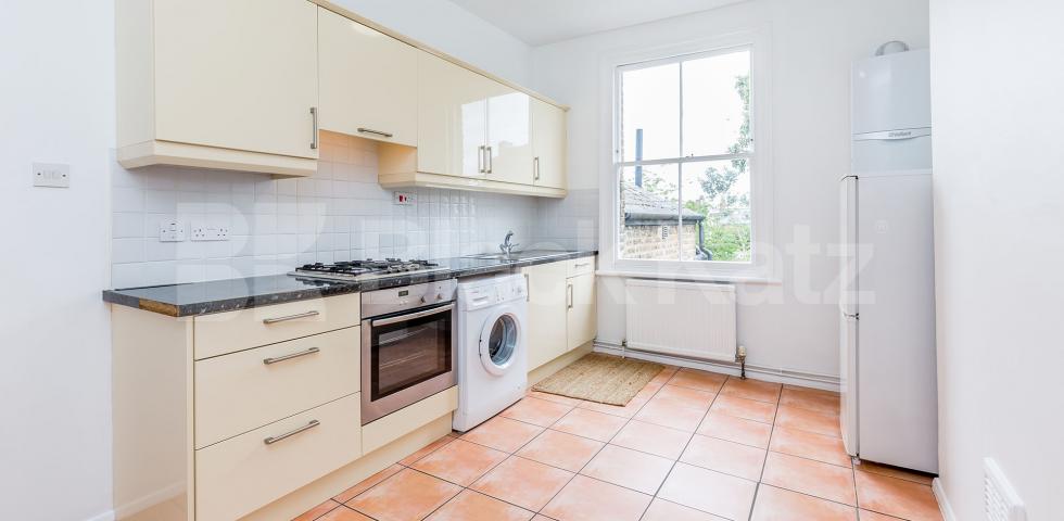			2 Bedroom, 1 bath, 1 reception Flat			 Ferme Park road, Crouch End