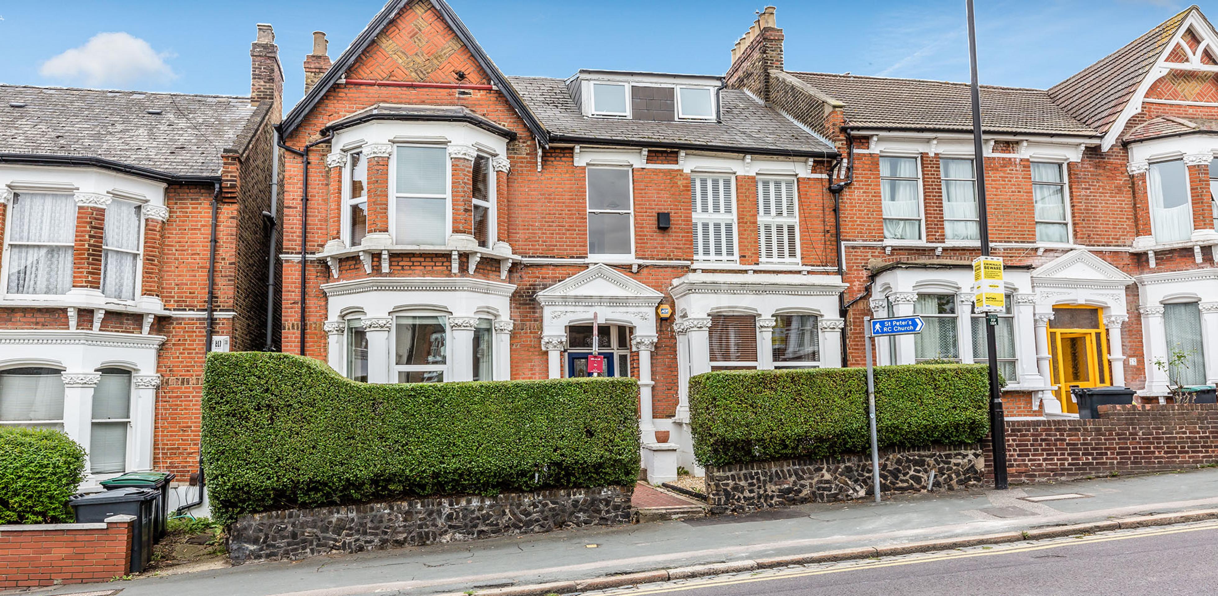 			2 Bedroom, 1 bath, 1 reception Flat			 Ferme Park road, Crouch End N8