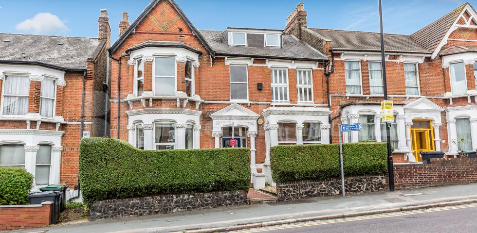 			2 Bedroom, 1 bath, 1 reception Flat			 Ferme Park road, Crouch End