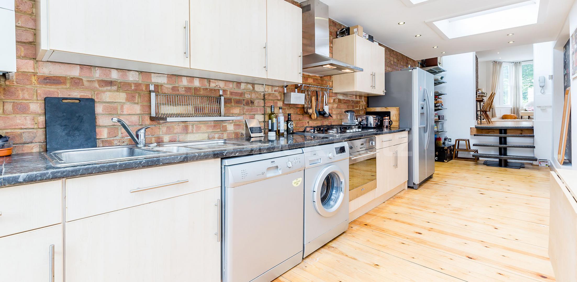 			STUNNING 3 BEDROOM GARDEN FLAT, 3 Bedroom, 1 bath, 1 reception Flat			 Northwold Road, STOKE NEWINGTON