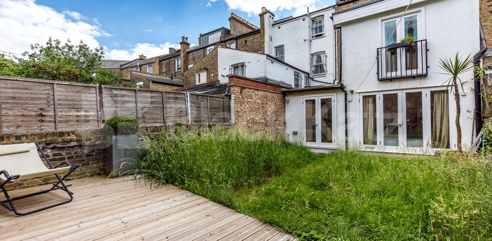 			STUNNING 3 BEDROOM GARDEN FLAT, 3 Bedroom, 1 bath, 1 reception Flat			 Northwold Road, STOKE NEWINGTON