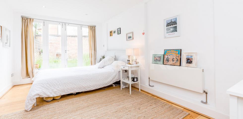 			STUNNING 3 BEDROOM GARDEN FLAT, 3 Bedroom, 1 bath, 1 reception Flat			 Northwold Road, STOKE NEWINGTON