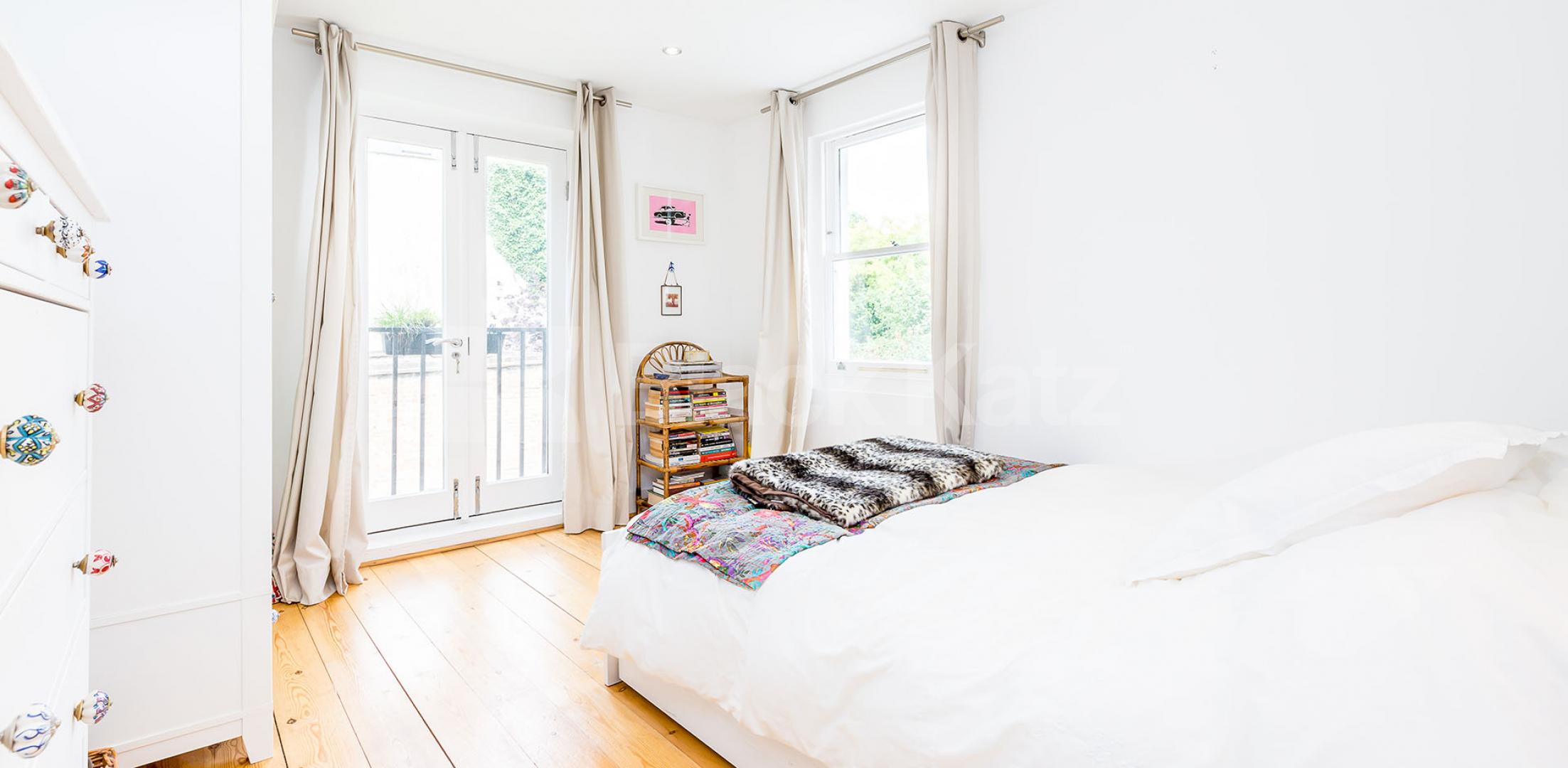 			STUNNING 3 BEDROOM GARDEN FLAT, 3 Bedroom, 1 bath, 1 reception Flat			 Northwold Road, STOKE NEWINGTON