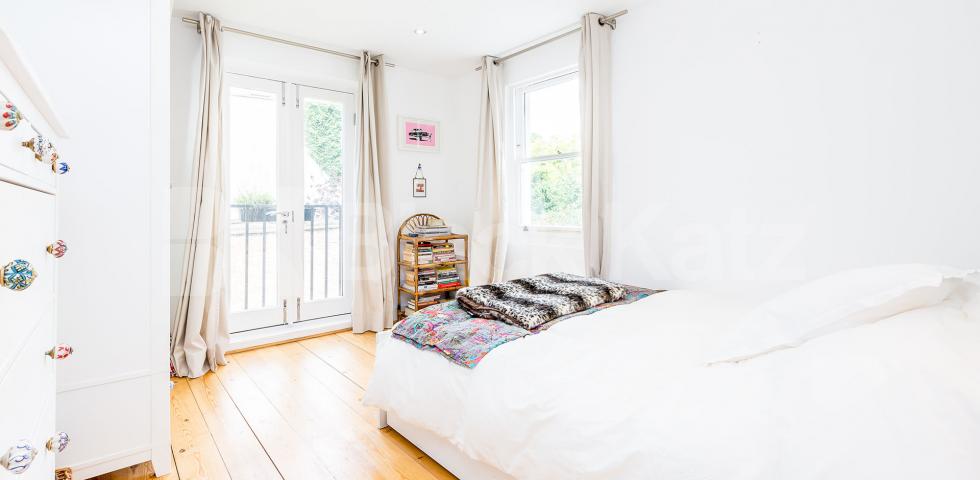 			STUNNING 3 BEDROOM GARDEN FLAT, 3 Bedroom, 1 bath, 1 reception Flat			 Northwold Road, STOKE NEWINGTON