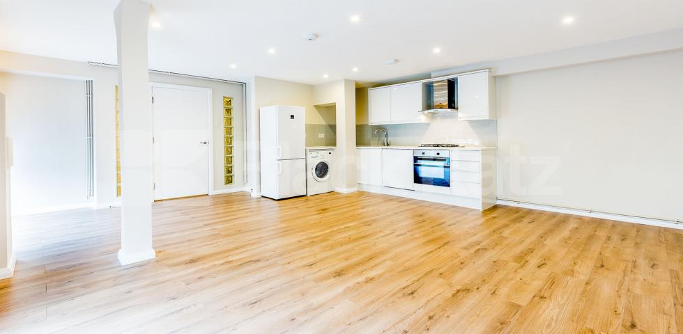 			NEWLY REFURBISHED WAREHOUSE CONVERSION, 1 Bedroom, 1 bath, 1 reception Flat			 Henshall Street, ISLINGTON-CANONBURY