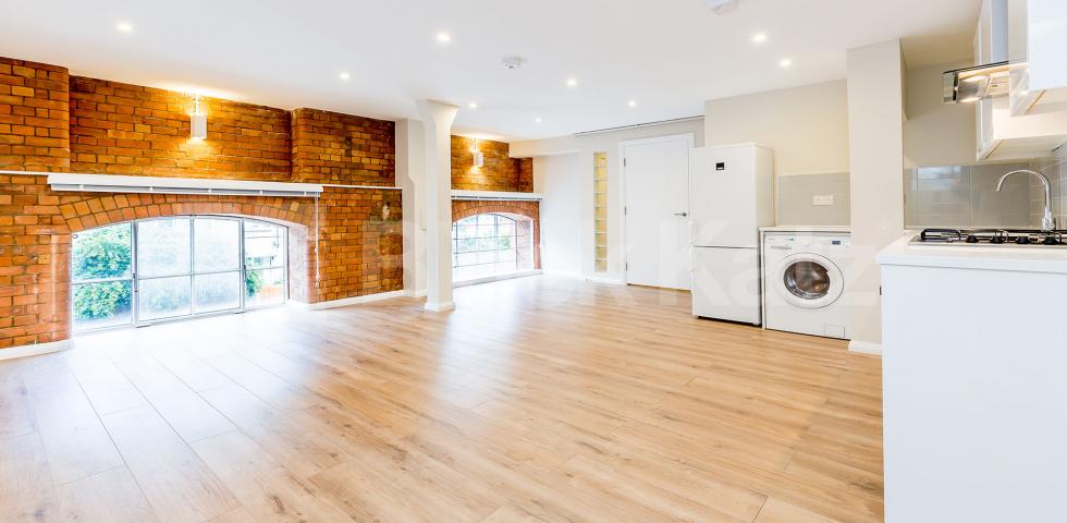 			NEWLY REFURBISHED WAREHOUSE CONVERSION, 1 Bedroom, 1 bath, 1 reception Flat			 Henshall Street, ISLINGTON-CANONBURY