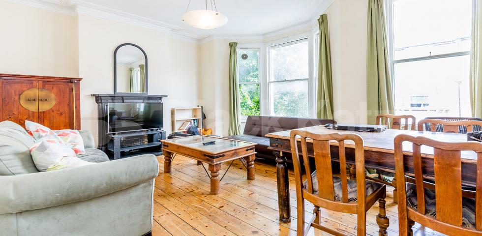 			BEAUTIFUL PERIOD CONVERSION, 2 Bedroom, 1 bath, 1 reception Flat			 Horsell Road N5, HIGHBURY FIELDS-ISLINGTON