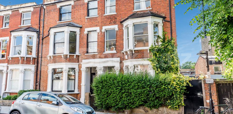 			BEAUTIFUL PERIOD CONVERSION, 2 Bedroom, 1 bath, 1 reception Flat			 Horsell Road N5, HIGHBURY FIELDS-ISLINGTON