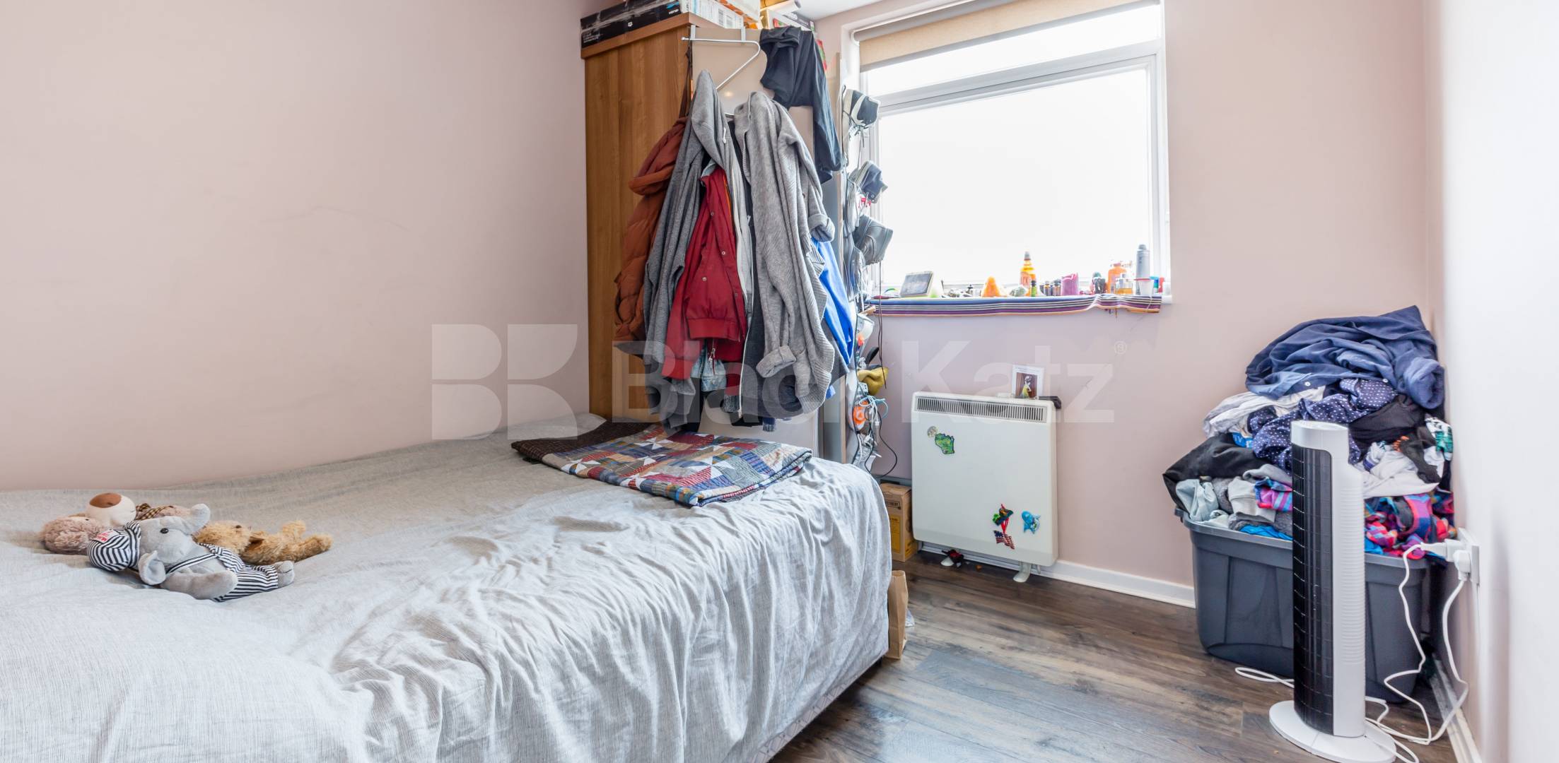 			NEW INSTRUCTION!, 3 Bedroom, 1 bath, 1 reception Maisonette			 Viceroy Close, East Finchley 