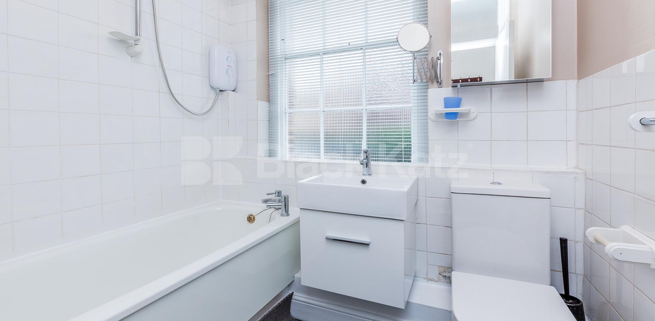 			BEAUTIFUL PERIOD CONVERSION , 2 Bedroom, 1 bath, 1 reception Flat			 Tibberton Square , ISLINGTON-CANONBURY-ANGEL