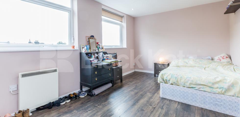 			NEW INSTRUCTION!, 3 Bedroom, 1 bath, 1 reception Maisonette			 Viceroy Close, East Finchley 