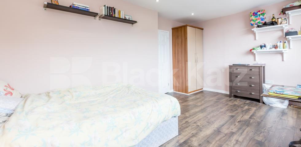 			3 Bedroom, 1 bath, 1 reception Maisonette			 Viceroy Close, East Finchley 