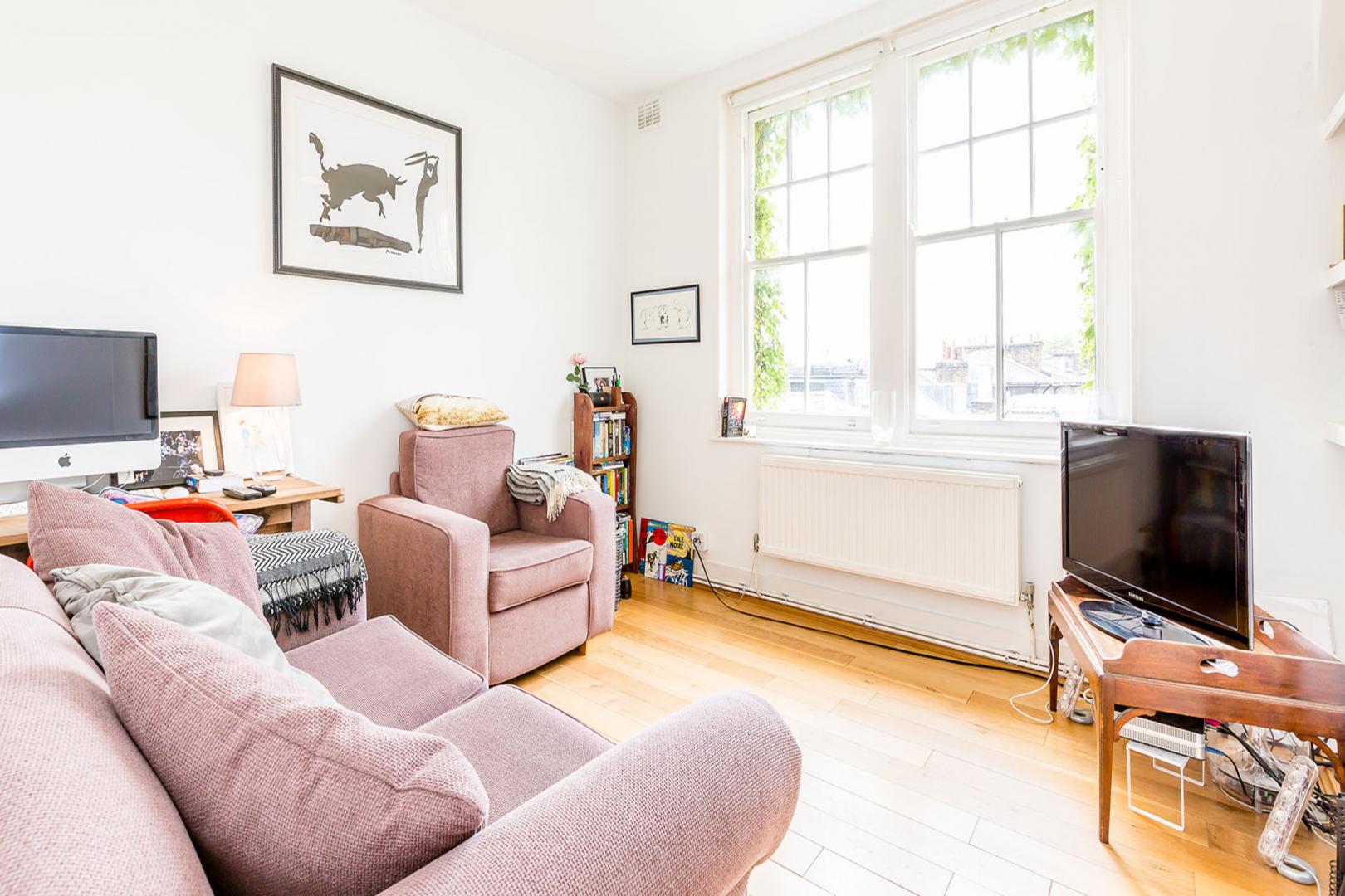 Located within a stunning mansion block in the popular area of Barnsbury Thornhill Road, Barnsbury