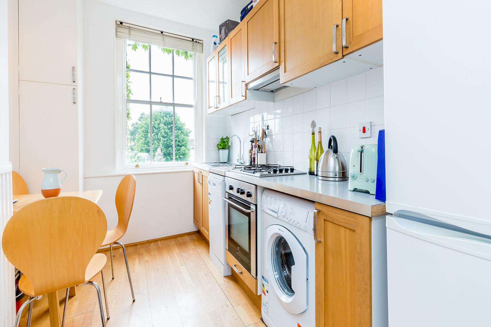 Located within a stunning mansion block in the popular area of Barnsbury Thornhill Road, Barnsbury