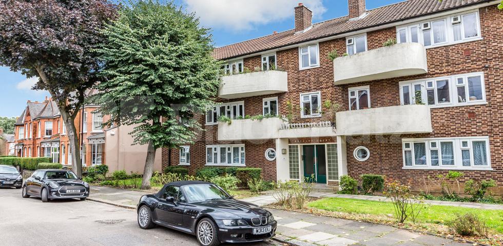 			3 Bedroom, 1 bath, 1 reception Flat			 Carysfort Road, Crouch End