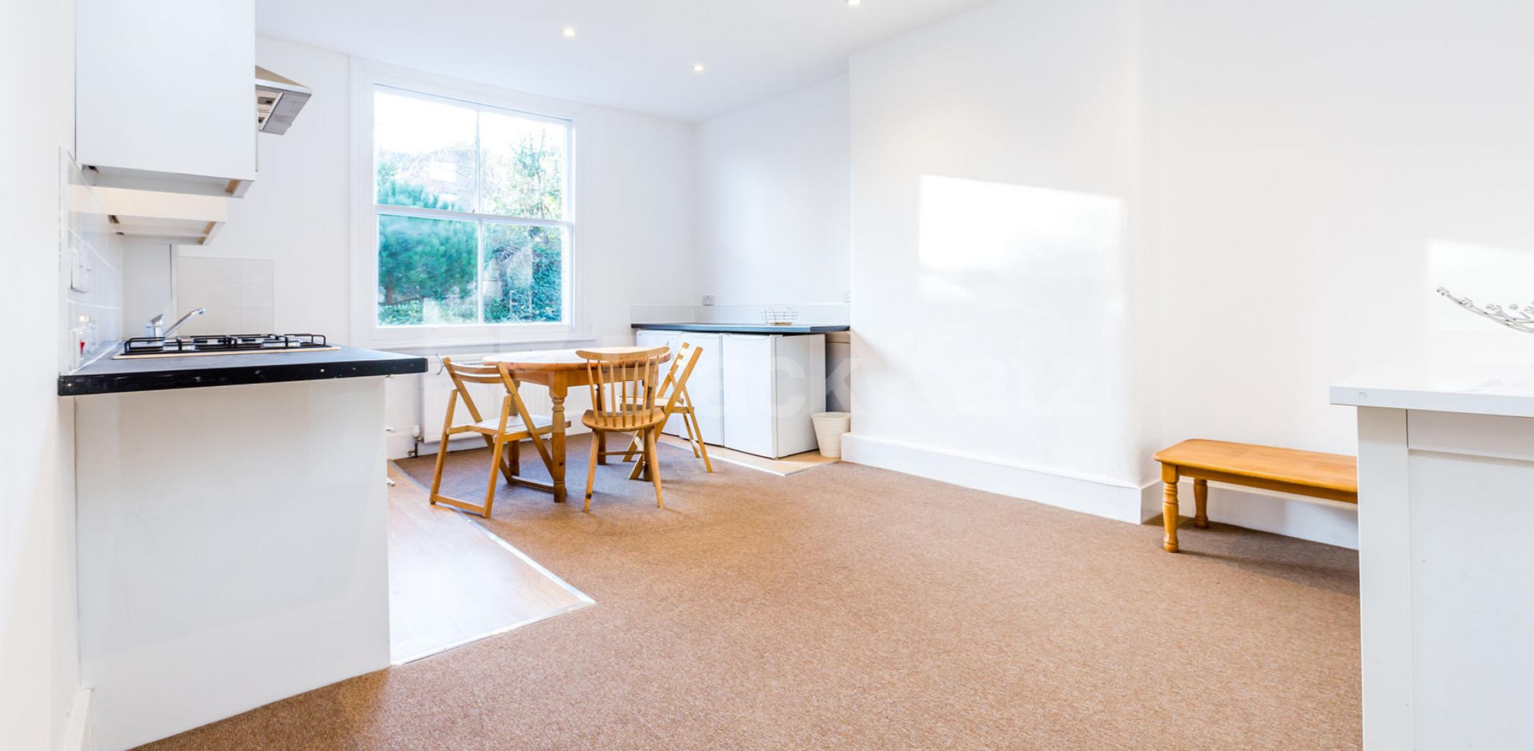 			Huge 4 bedroom Property ideal for sharers, 4 Bedroom, 1 bath, 1 reception Flat			 Woodland Gardens, Muswell Hill