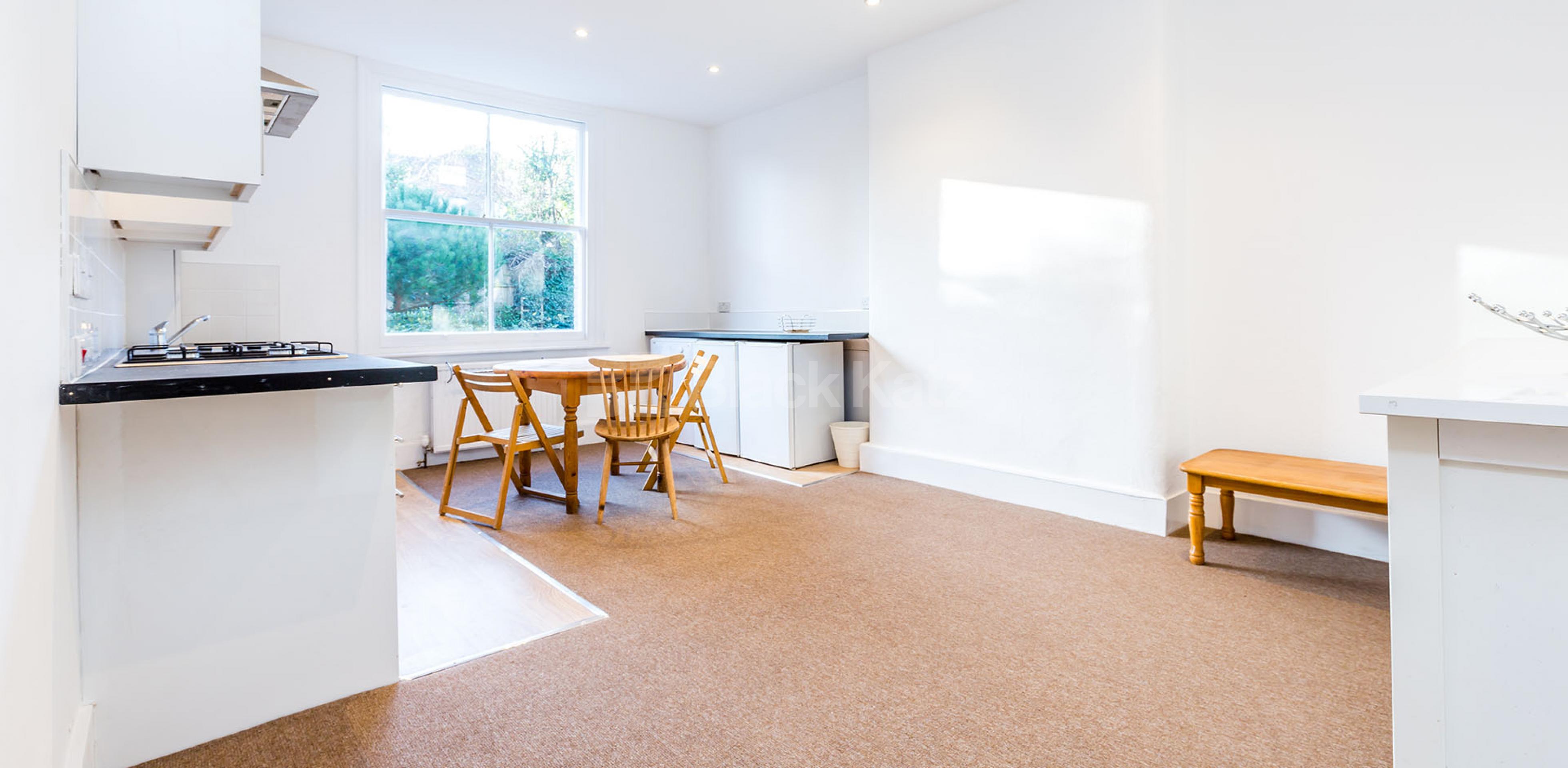 			Huge 4 bedroom Property ideal for sharers, 4 Bedroom, 1 bath, 1 reception Flat			 Woodland Gardens, Muswell Hill N10