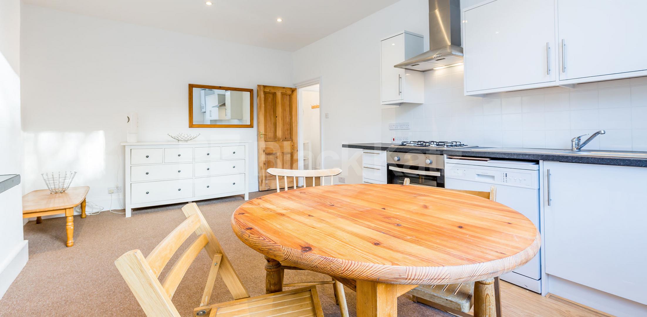 			Huge 4 bedroom Property ideal for sharers, 4 Bedroom, 1 bath, 1 reception Flat			 Woodland Gardens, Muswell Hill