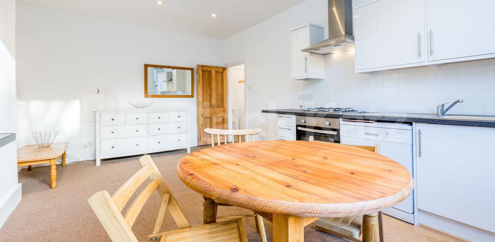 			Huge 4 bedroom Property ideal for sharers, 4 Bedroom, 1 bath, 1 reception Flat			 Woodland Gardens, Muswell Hill