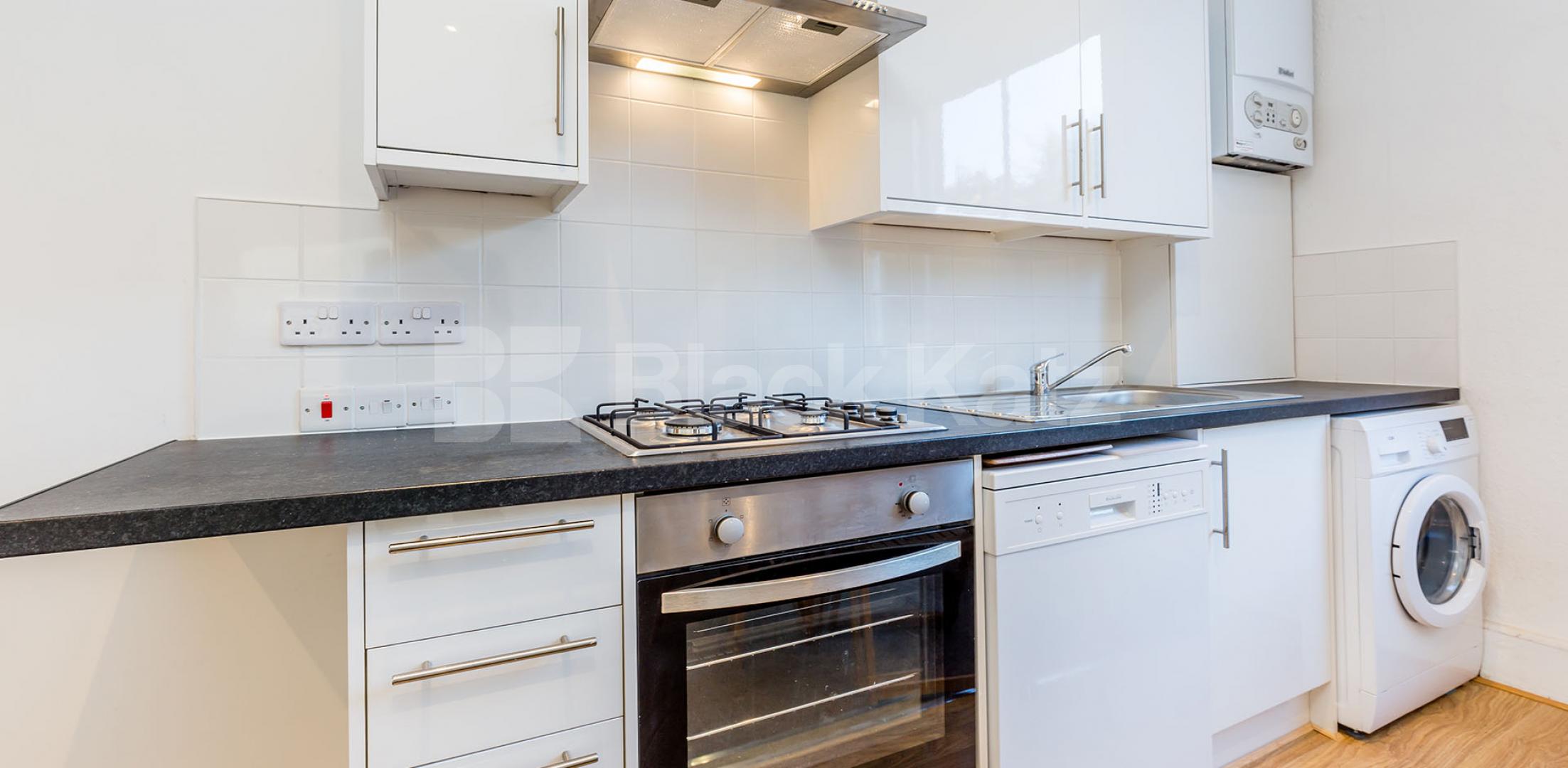 			Huge 4 bedroom Property ideal for sharers, 4 Bedroom, 1 bath, 1 reception Flat			 Woodland Gardens, Muswell Hill