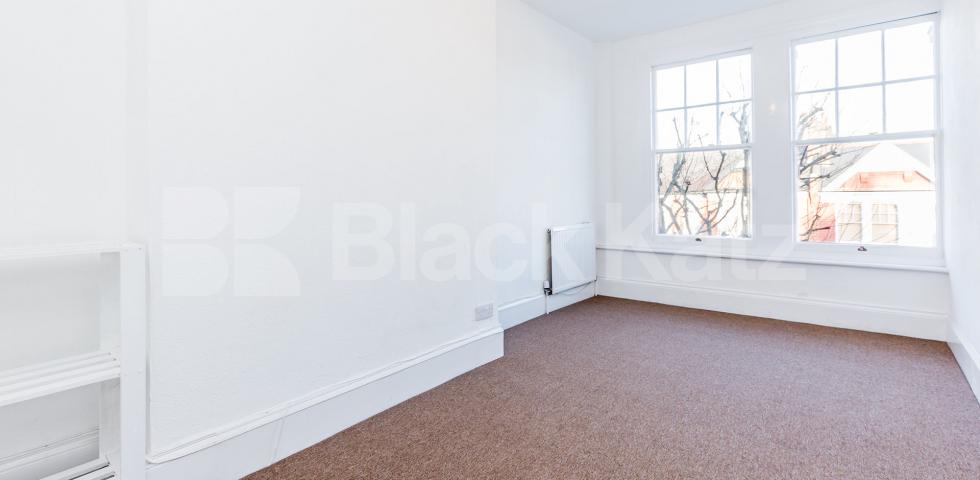 			Huge 4 bedroom Property ideal for sharers, 4 Bedroom, 1 bath, 1 reception Flat			 Woodland Gardens, Muswell Hill