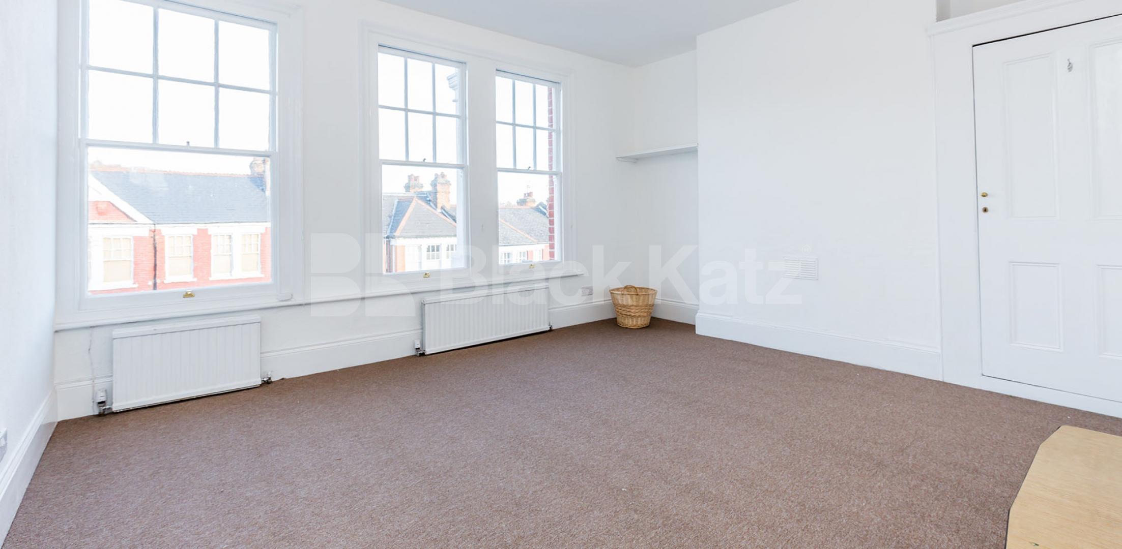 			Huge 4 bedroom Property ideal for sharers, 4 Bedroom, 1 bath, 1 reception Flat			 Woodland Gardens, Muswell Hill