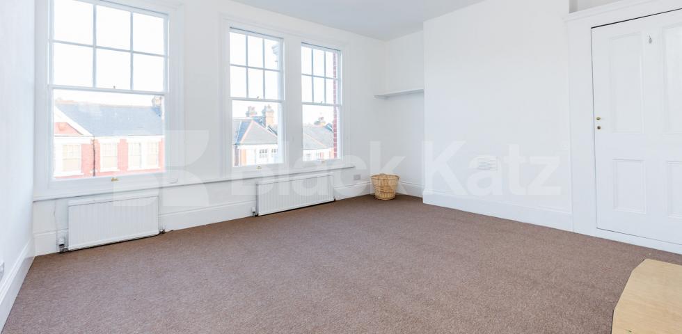 			Huge 4 bedroom Property ideal for sharers, 4 Bedroom, 1 bath, 1 reception Flat			 Woodland Gardens, Muswell Hill