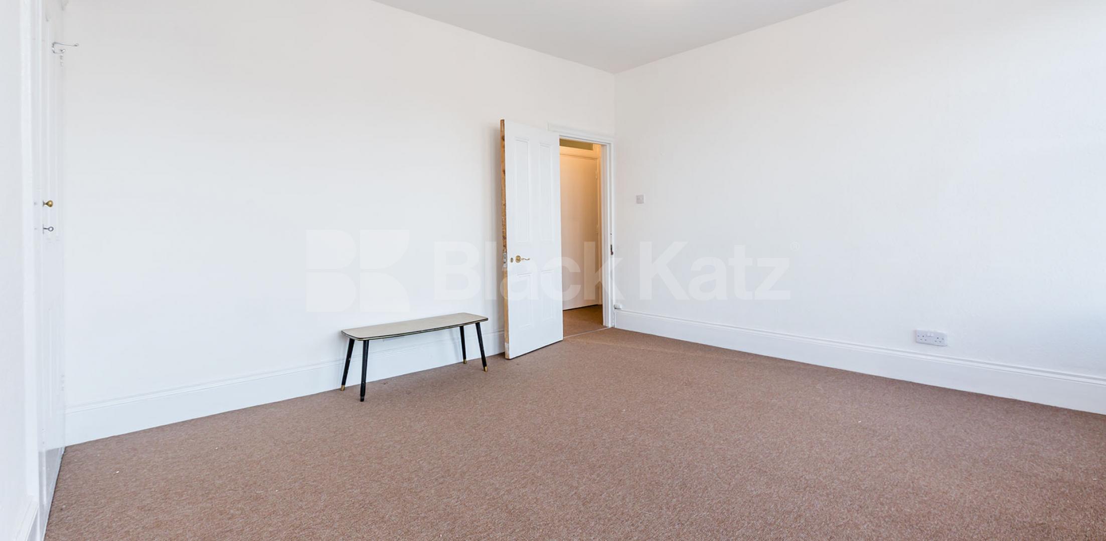 			Huge 4 bedroom Property ideal for sharers, 4 Bedroom, 1 bath, 1 reception Flat			 Woodland Gardens, Muswell Hill