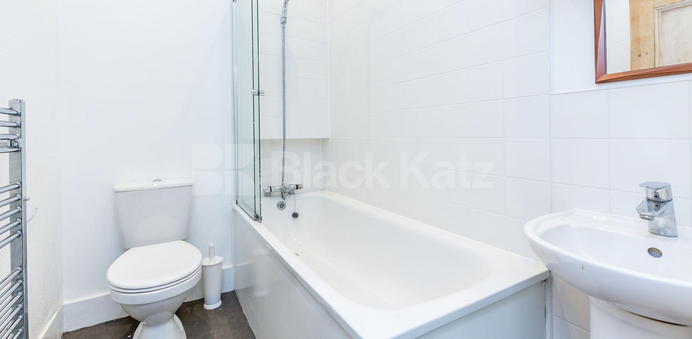 			Huge 4 bedroom Property ideal for sharers, 4 Bedroom, 1 bath, 1 reception Flat			 Woodland Gardens, Muswell Hill