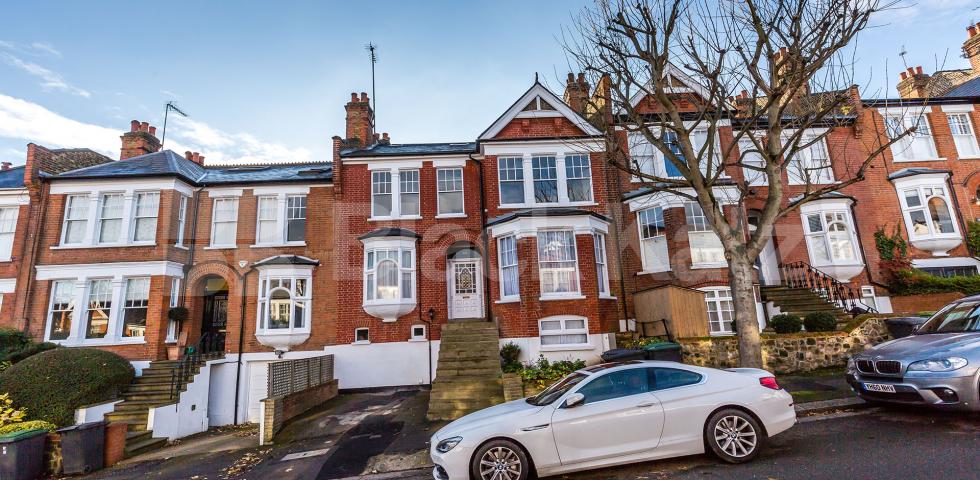 			Huge 4 bedroom Property ideal for sharers, 4 Bedroom, 1 bath, 1 reception Flat			 Woodland Gardens, Muswell Hill