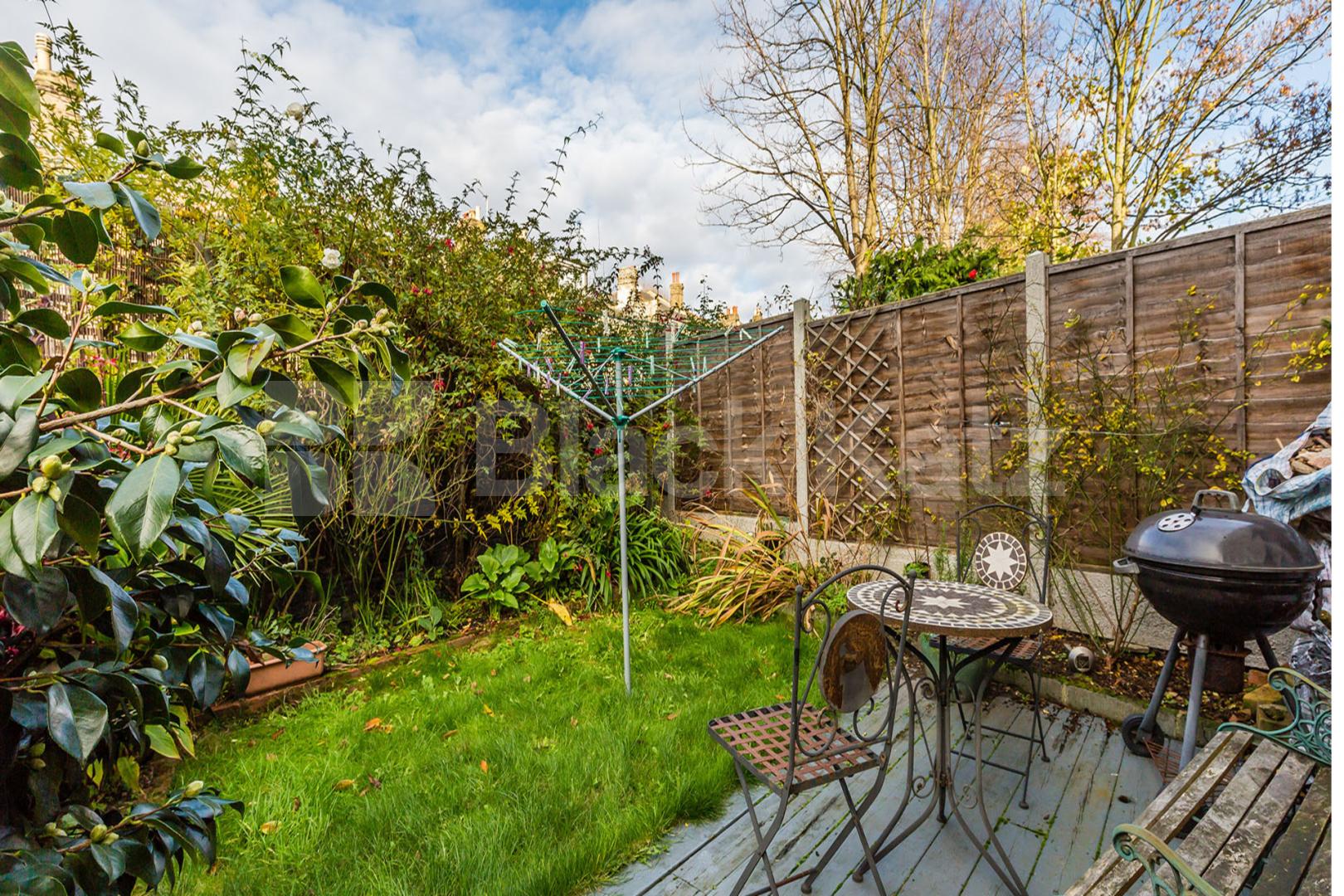 beautiful 2 bedroom garden flat in Stoke Newington Northwold Road, Stoke Newington