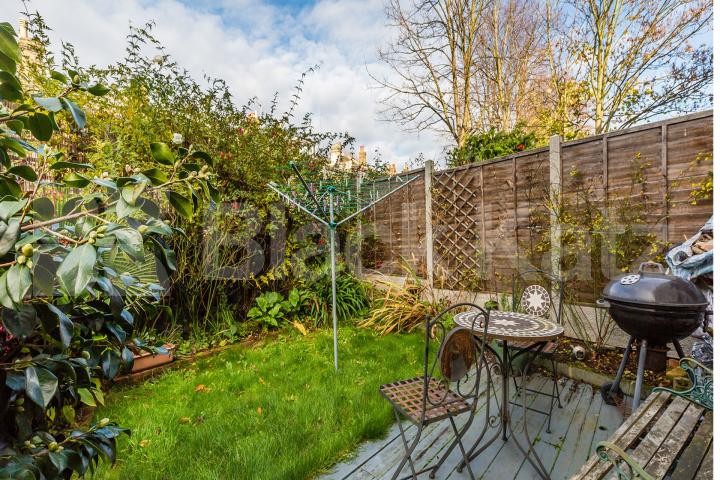 beautiful 2 bedroom garden flat in Stoke Newington Northwold Road, Stoke Newington