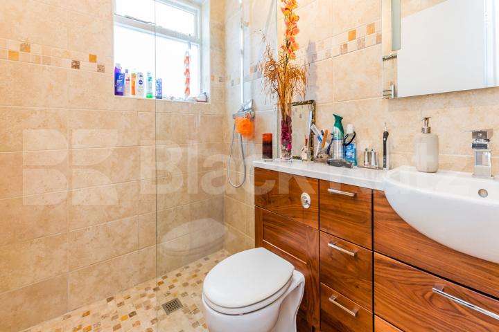 beautiful 2 bedroom garden flat in Stoke Newington Northwold Road, Stoke Newington