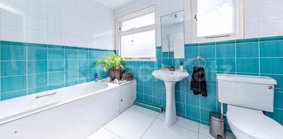 			NEW INSTRUCTION!, 3 Bedroom, 1 bath, 1 reception Flat			 Nelson Road, Crouch End