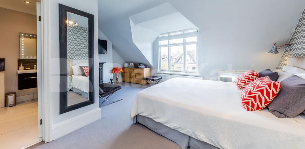 			NEW INSTRUCTION!, 3 Bedroom, 1 bath, 1 reception Flat			 Nelson Road, Crouch End