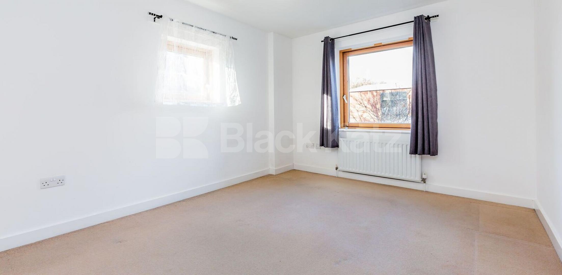 			NEW INSTRUCTION!, 2 Bedroom, 1 bath, 1 reception Apartment			 Clarendon Road , Turnpike lane